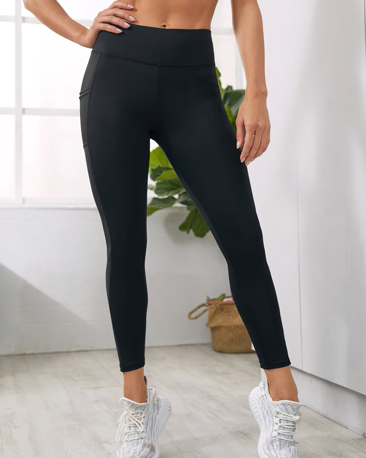EvelynPocketLeggings-Black2.jpg