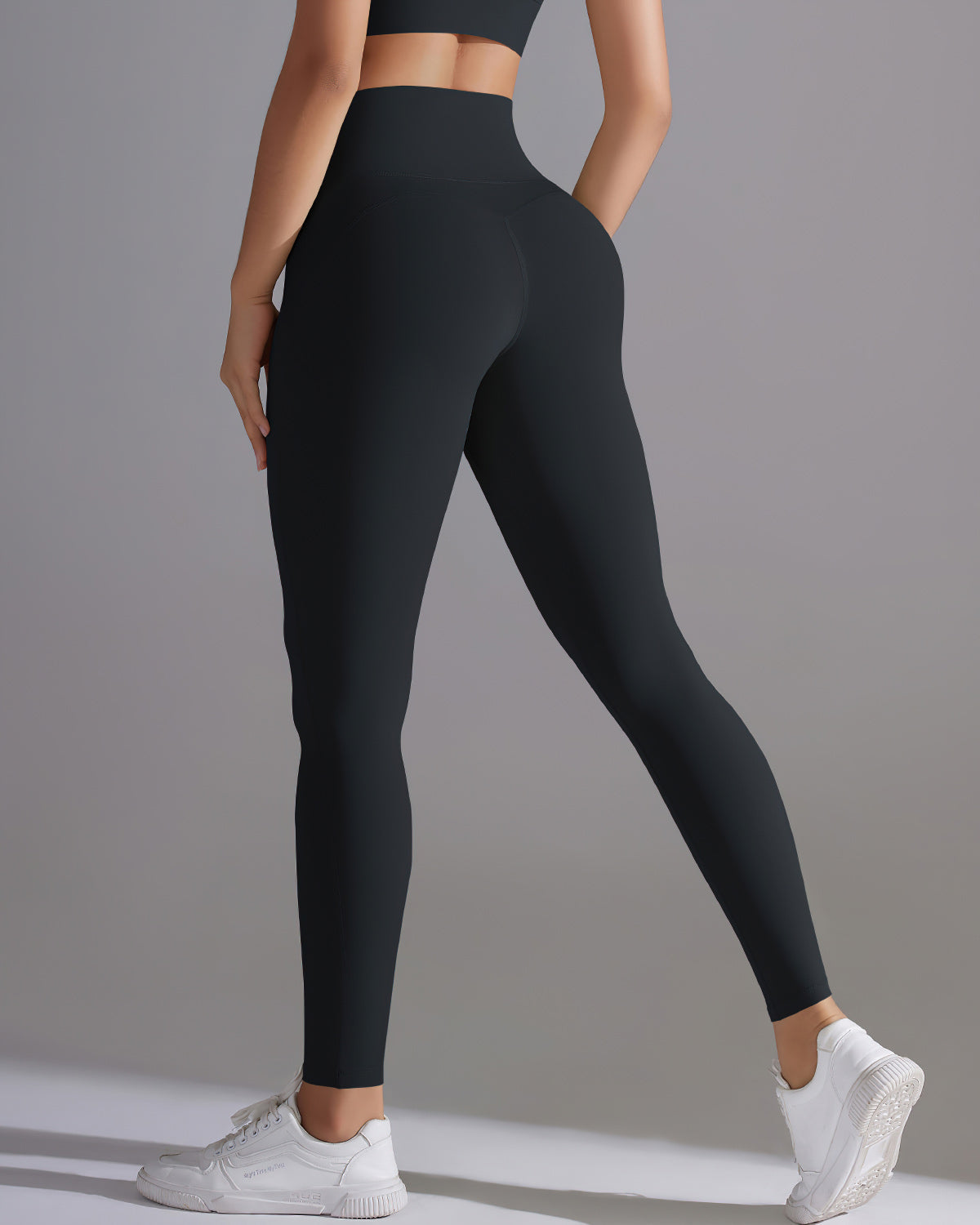 GiselleSeamlessLeggings-Black1.jpg