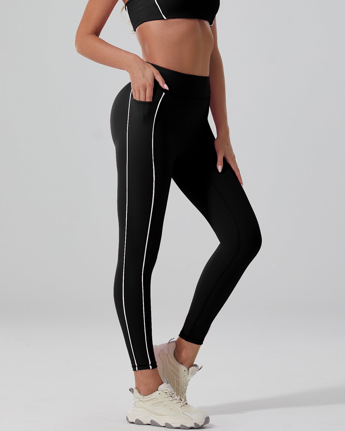 PearlSeamlessLeggings-Black2.jpg